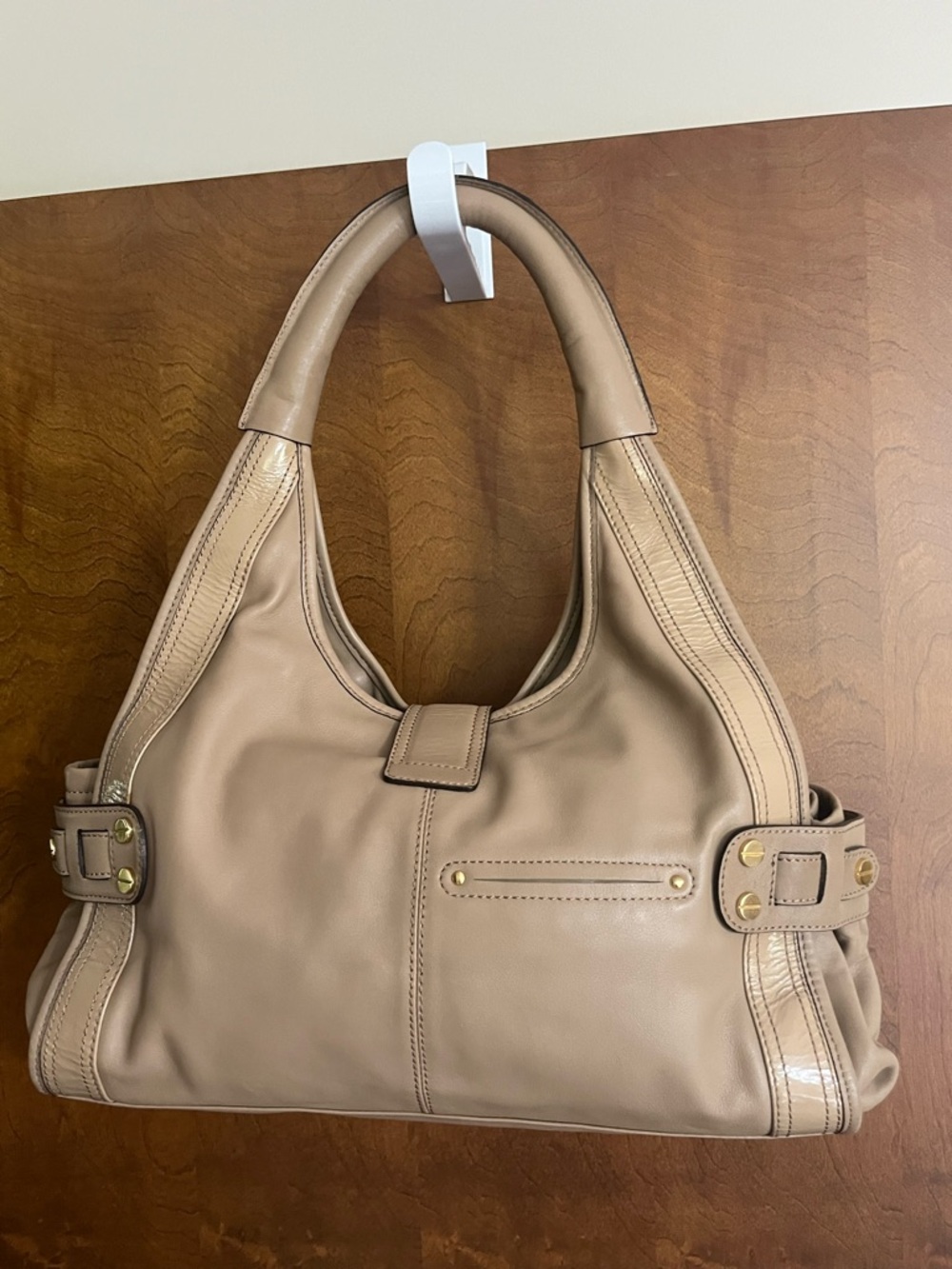 B. MAKOWSKY LiKE NEW Genuine Vachetta Leather Slouchy Shoulder Bag In Tan Color - Picture 4 of 14
